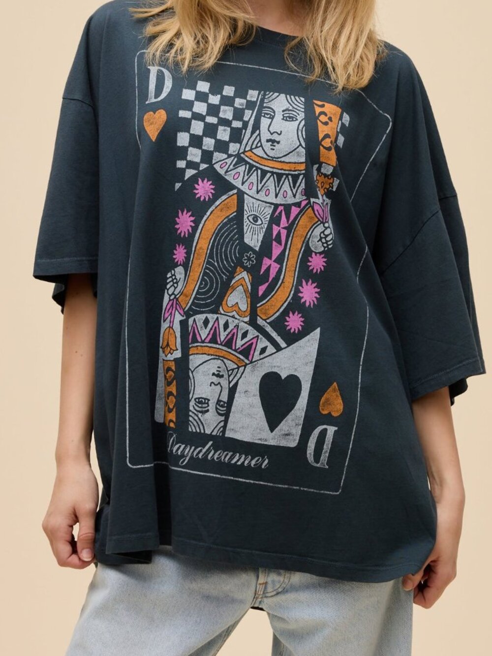 Daydreamer Black Graphic queen of hearts Card OS Tee